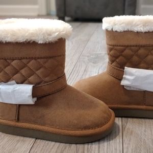 Girls fur boots